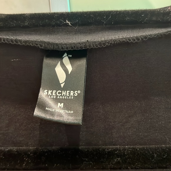 Sketchers vneck tee - Picture 2 of 7